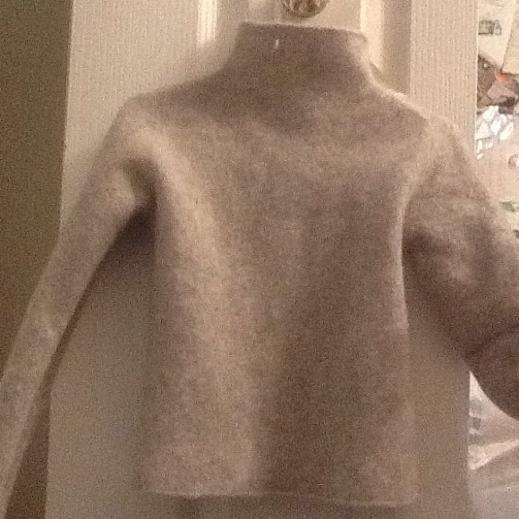 99% cashmere sweater! Small 'kid sized' sweater. - Picture 2 of 4